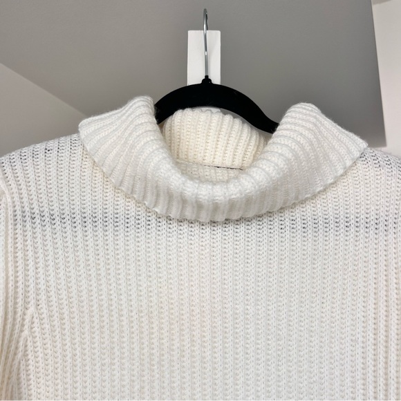 Elegant White Fringe Turtleneck Sweater - Picture 8 of 9